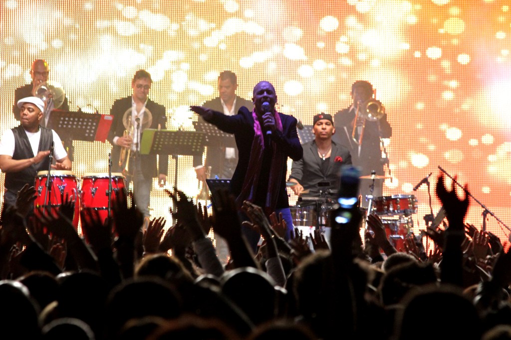 Bellissimo Isaac, ma i bambini lasciateli con la babysitter